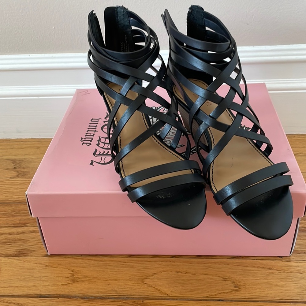 Crown Vintage Black Wedges